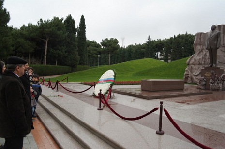 Avaz Zeynalli visits Alley of Honor, Gurban Mammadov welcomes pardon order-PHOTOS